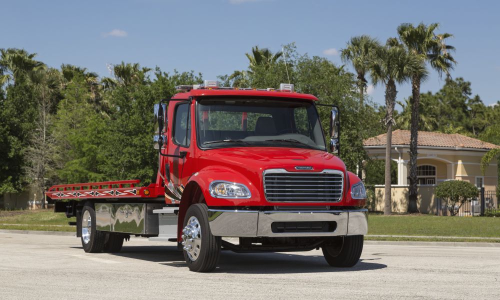 DTNA Produces 700,000th Truck at Mount Holly Plant